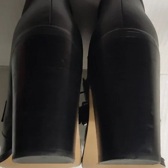 L'Intervalle Black Leather Strap Studded Heeled Boots sz 40 - Picture 9 of 15